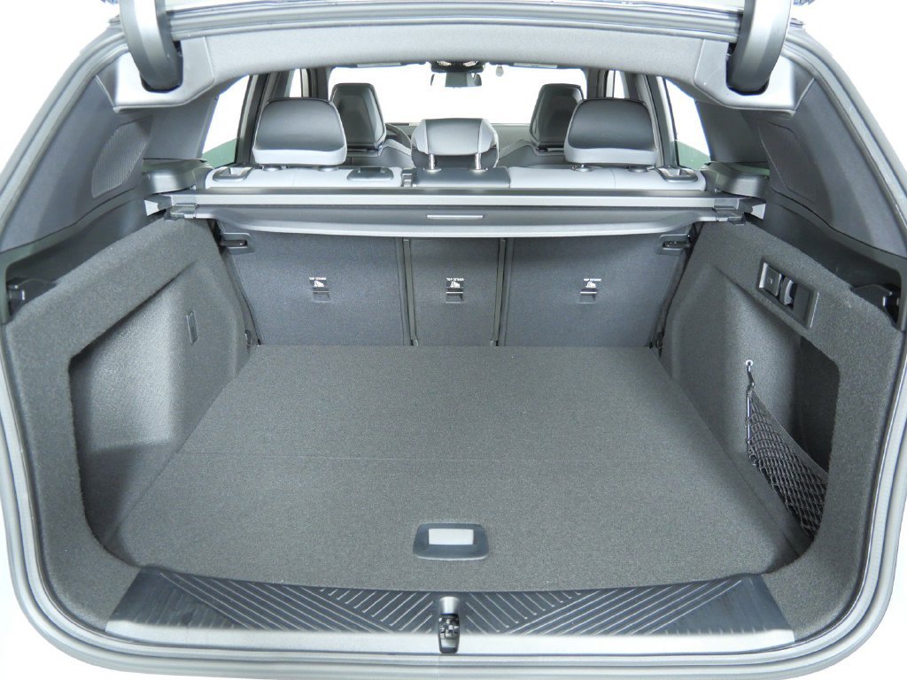 New 2026 Brooklyn Grey Metallic BMW M50 xDrive image 28