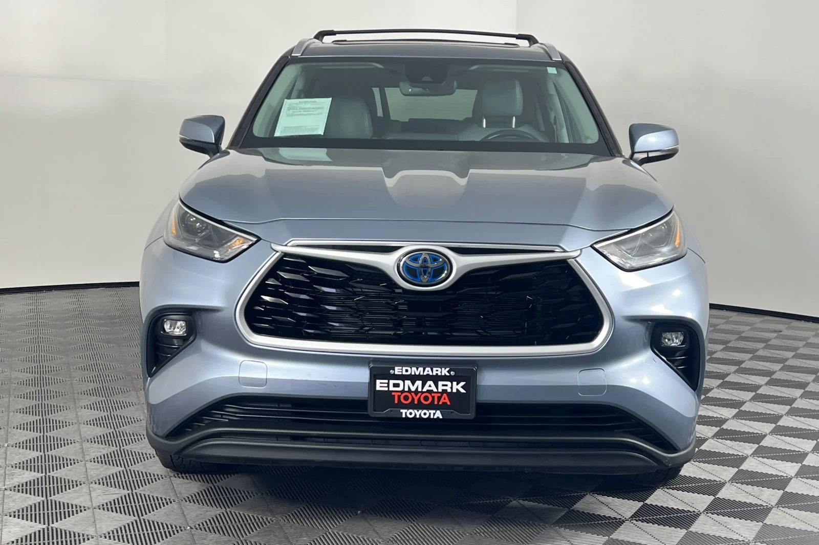 Used 2022 Moon Dust Toyota Hybrid XLE image 8