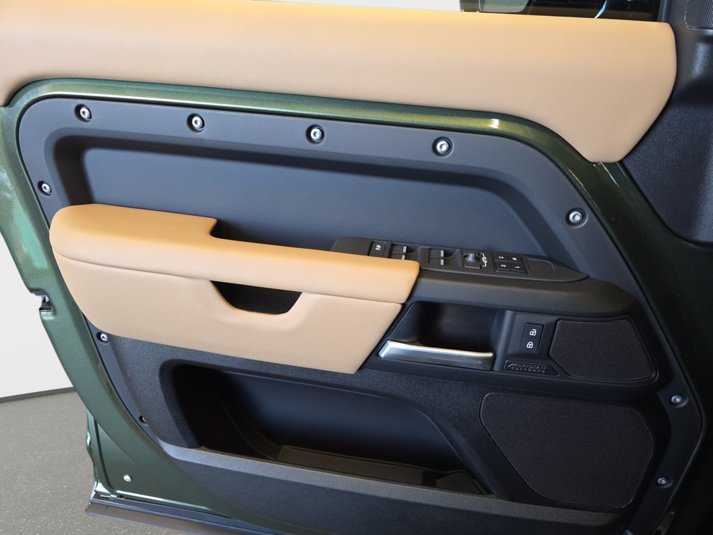 New 2026 Woolstone Green Land Rover X-Dynamic SE image 19