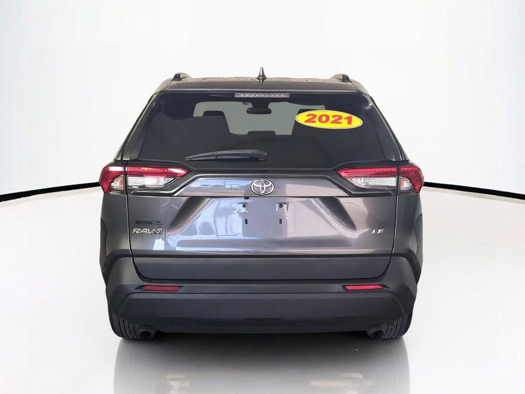 2021 Toyota RAV4 LE - Photo 6