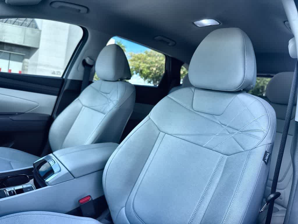 Used 2025 Serenity White Pearl Hyundai SE image 13