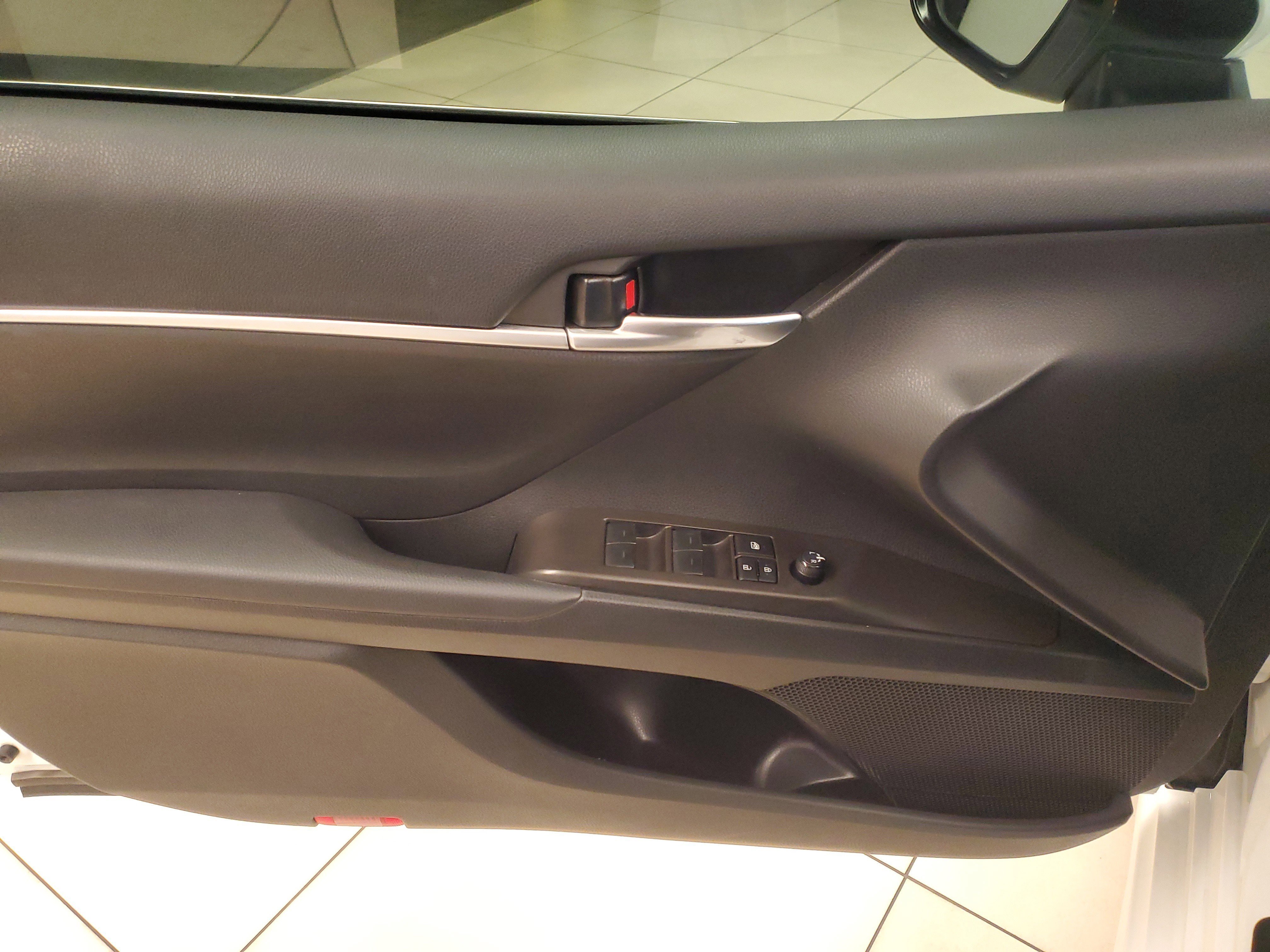 Used 2024 Ice Toyota SE image 17