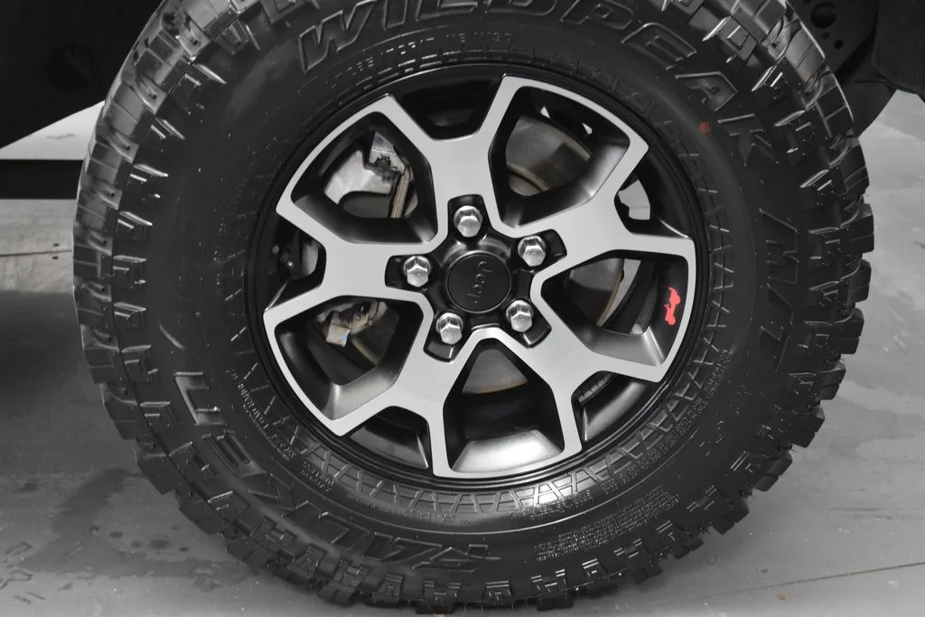 Used 2020 White Jeep Unlimited Rubicon image 29