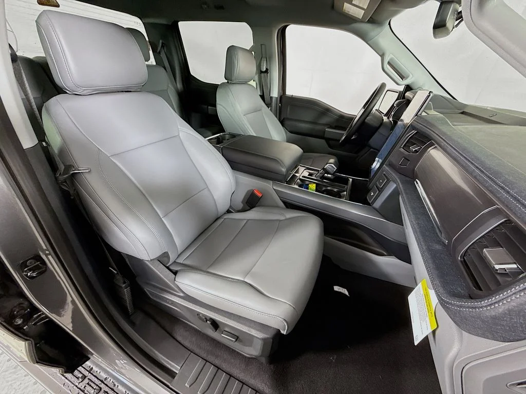 2025 Ford F-150 Lightning Flash - Photo 31