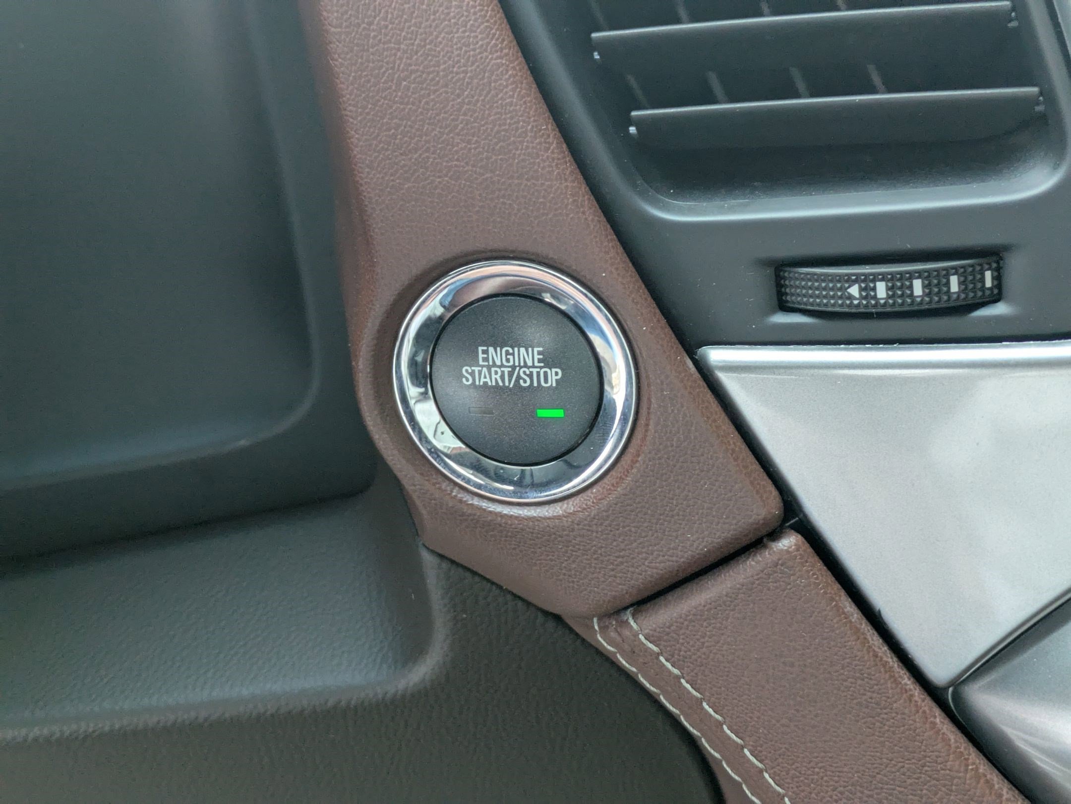 Used 2018 Iridescent Pearl Tricoat Chevrolet Premier image 18