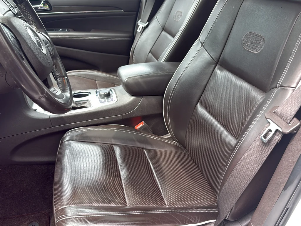 Used 2019 Off-white Jeep Overland image 16