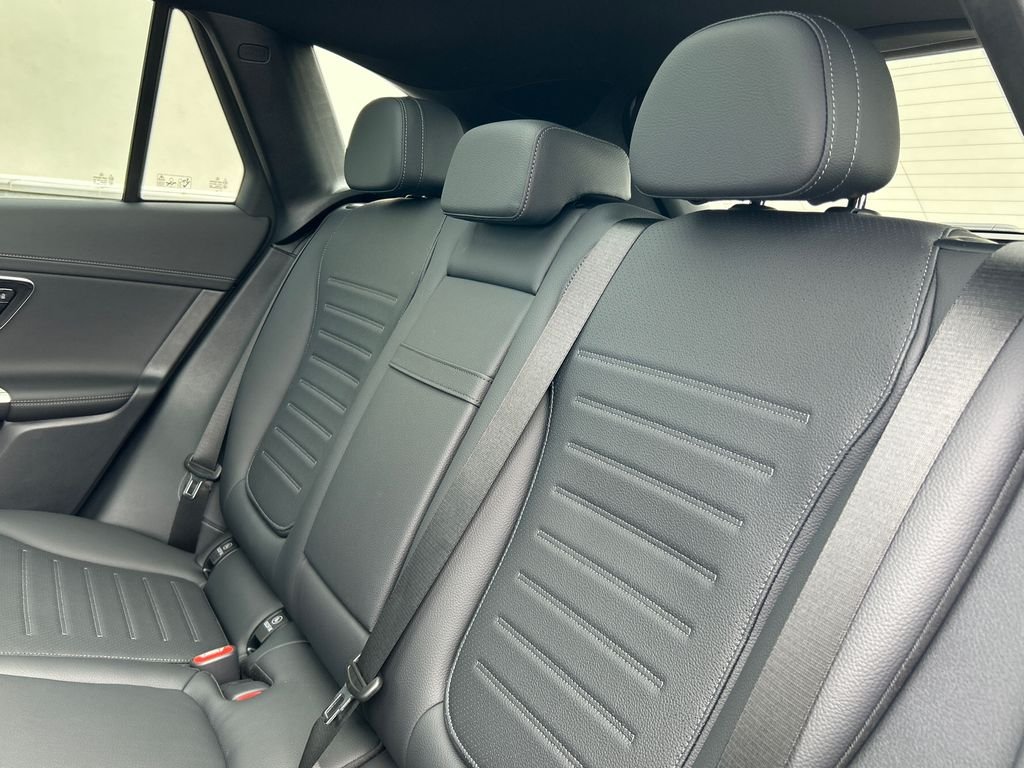 New 2026 Polar White Mercedes-Benz GLC 300 image 25