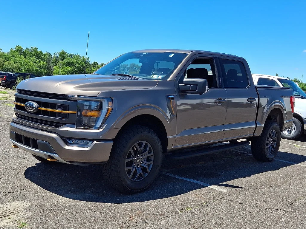 Used 2022  Ford XL image 6