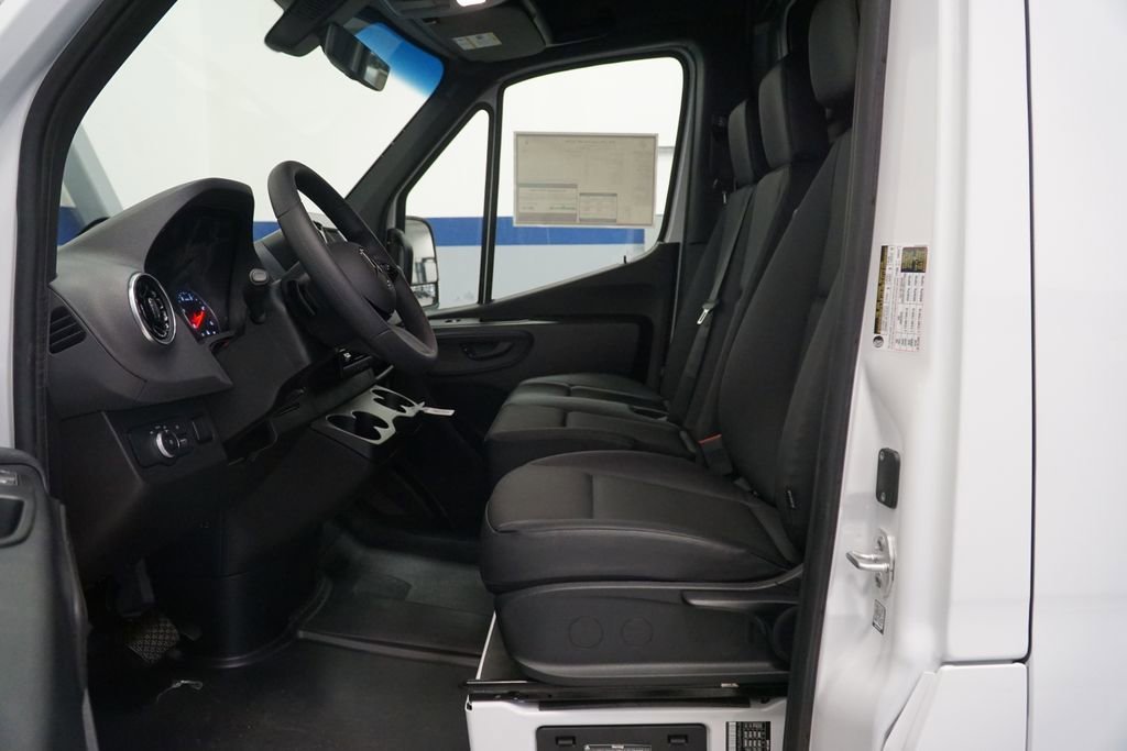 New 2026 Arctic White Mercedes-Benz Cargo 144 WB image 27