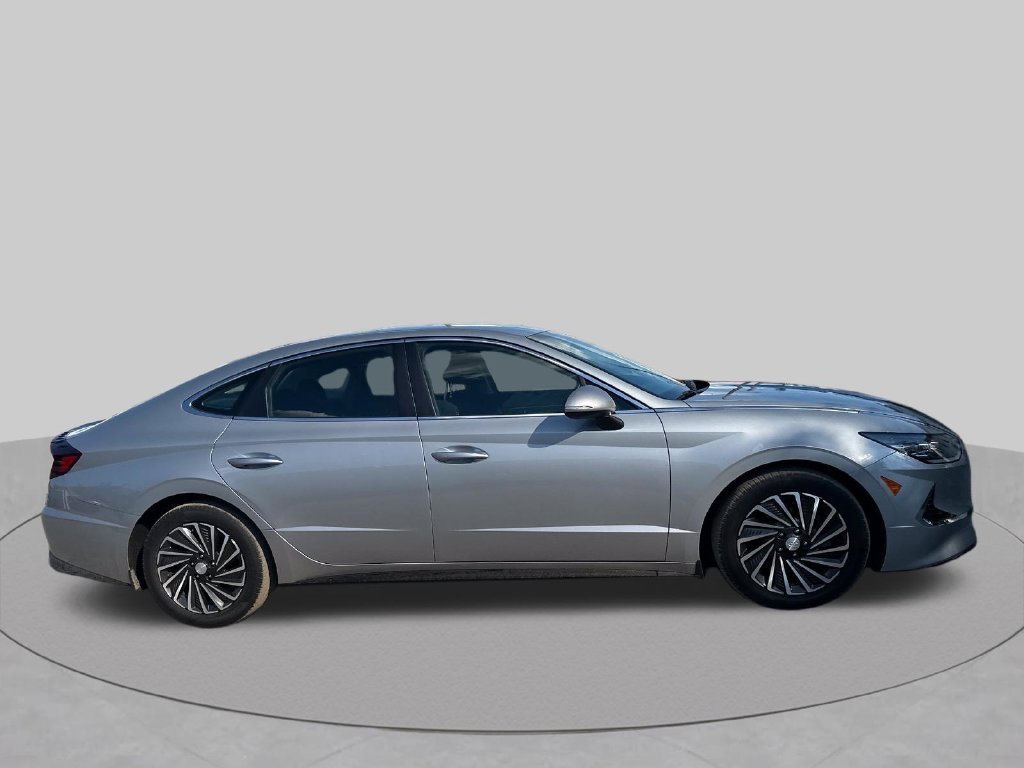 Used 2023 Silver Hyundai SEL image 8