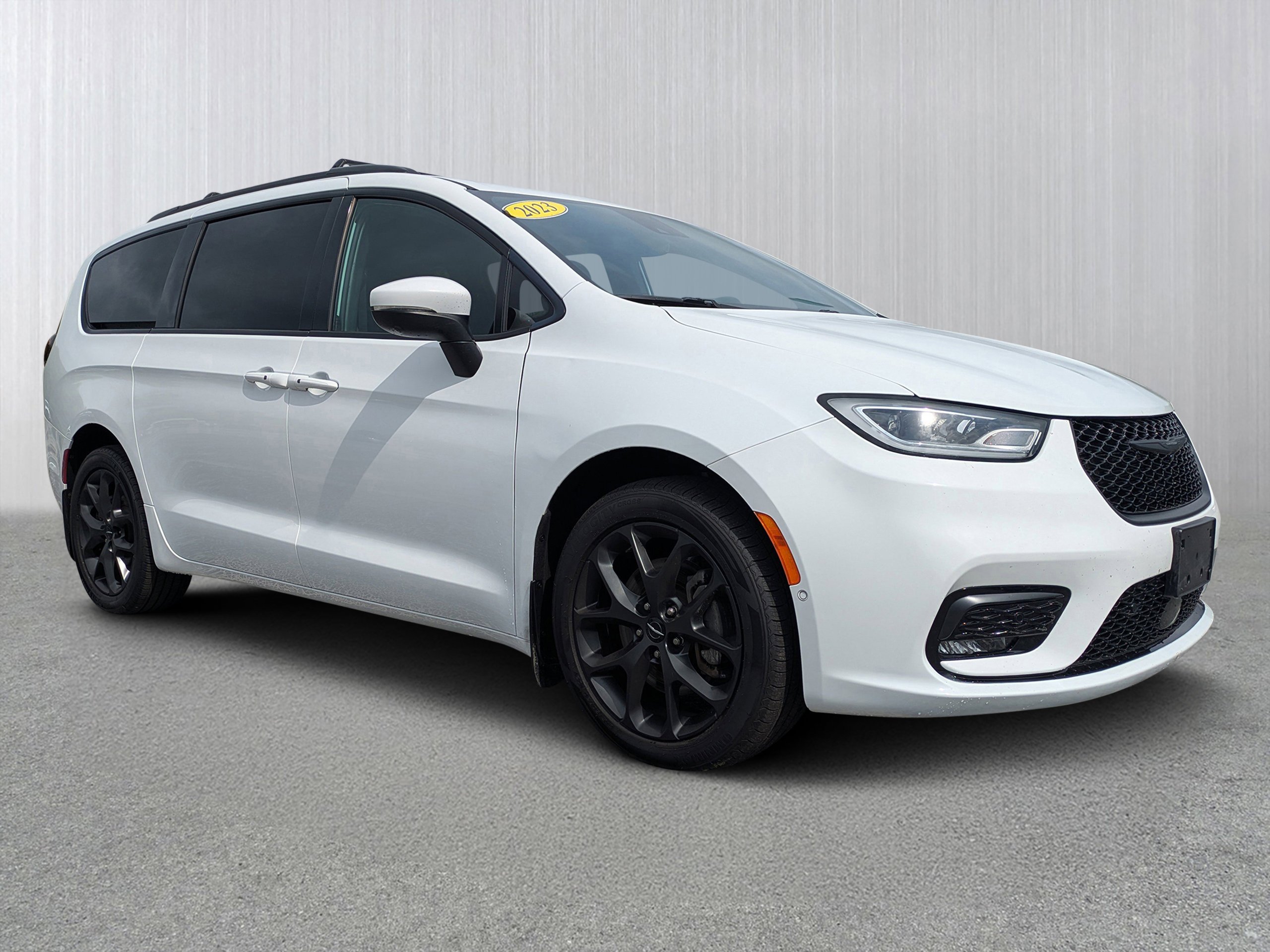 2023 Chrysler Pacifica Touring L AWD's photo