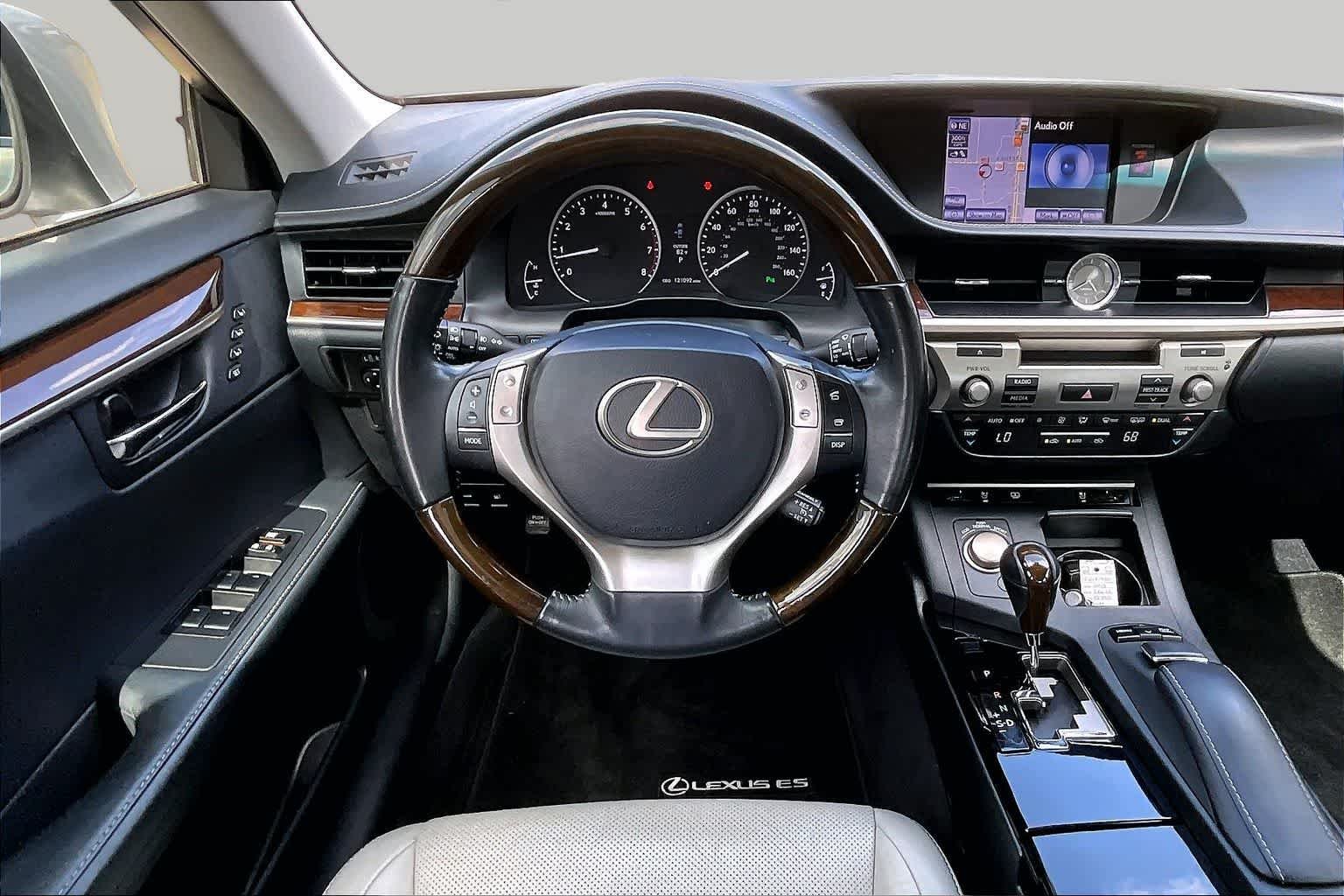 Used 2013 Silver Lining Metallic Lexus 4dr Sdn image 6