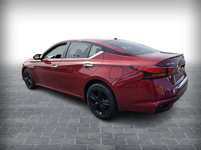 Used 2022 Scarlet Nissan 2.5 SL image 7