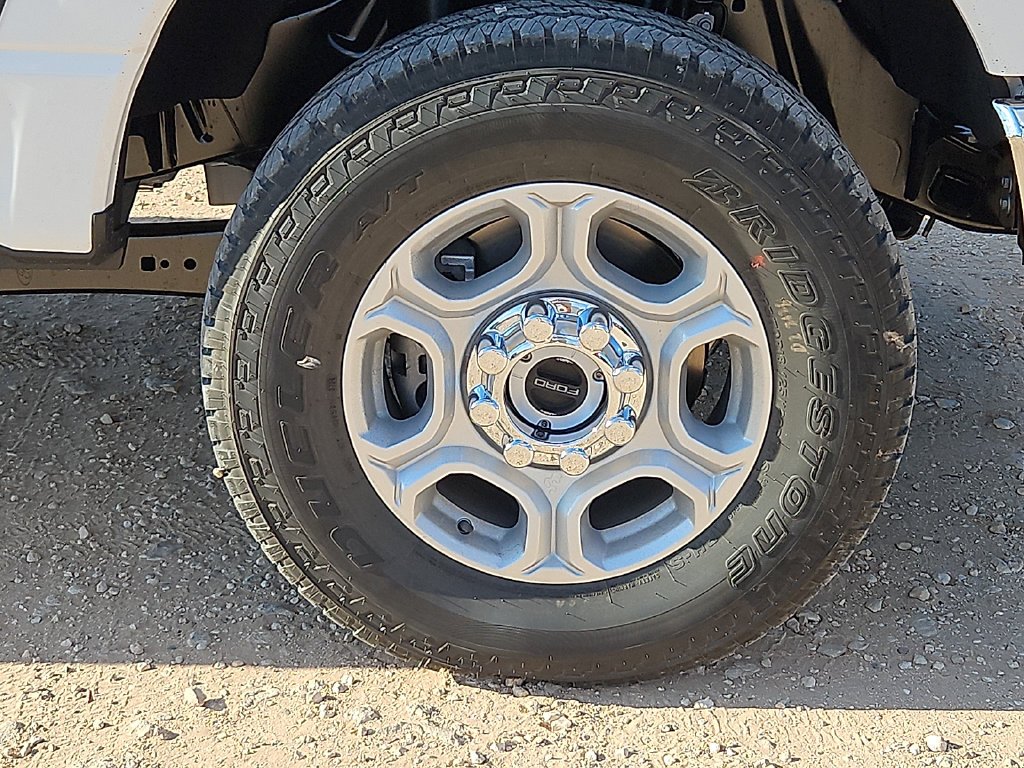 New 2027 Oxford White Ford F-250® XLT image 13