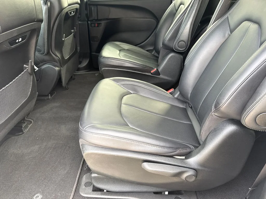 Used 2024 White Chrysler Select image 19