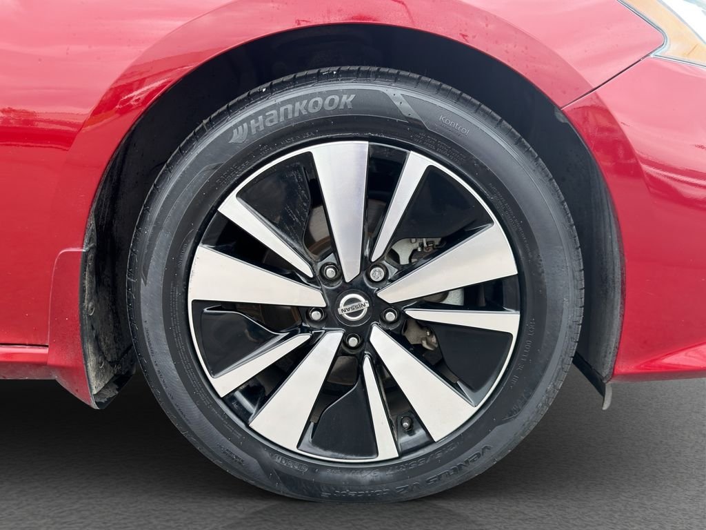 Used 2021 Red Nissan 2.5 SV image 22