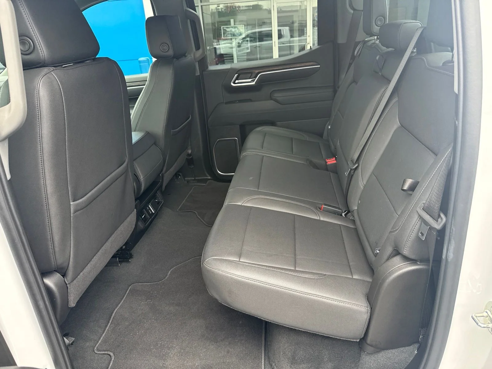 Used 2025 White GMC SLT image 17