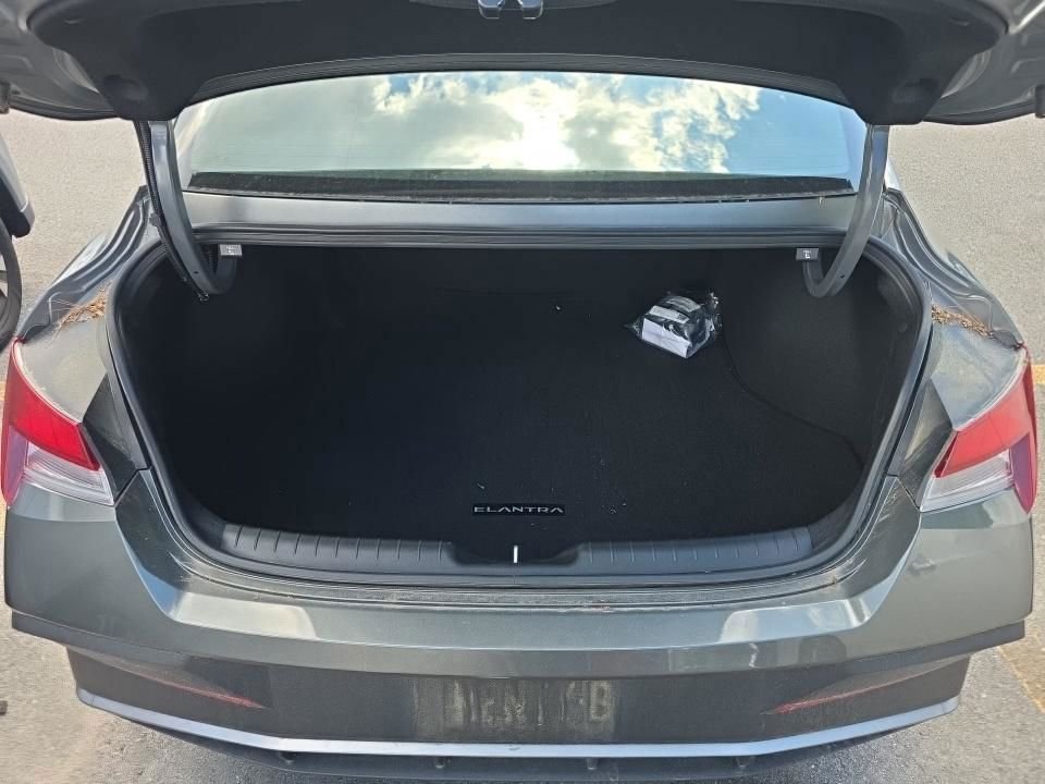 Used 2025 Gray Hyundai SEL Sport image 9