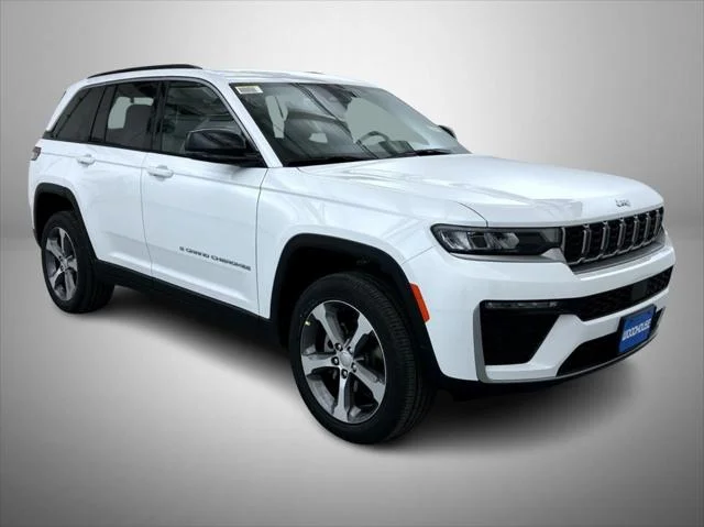 New 2026 Bright White Clear-Coat Exterior Paint Jeep Limited image 3