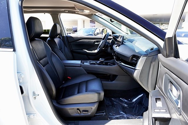 Used 2024 White Nissan SL image 16