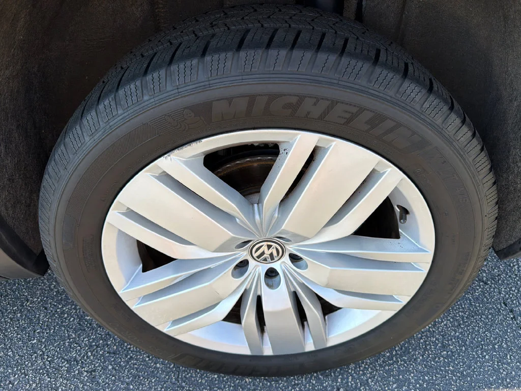 Used 2019 White Volkswagen SEL image 20
