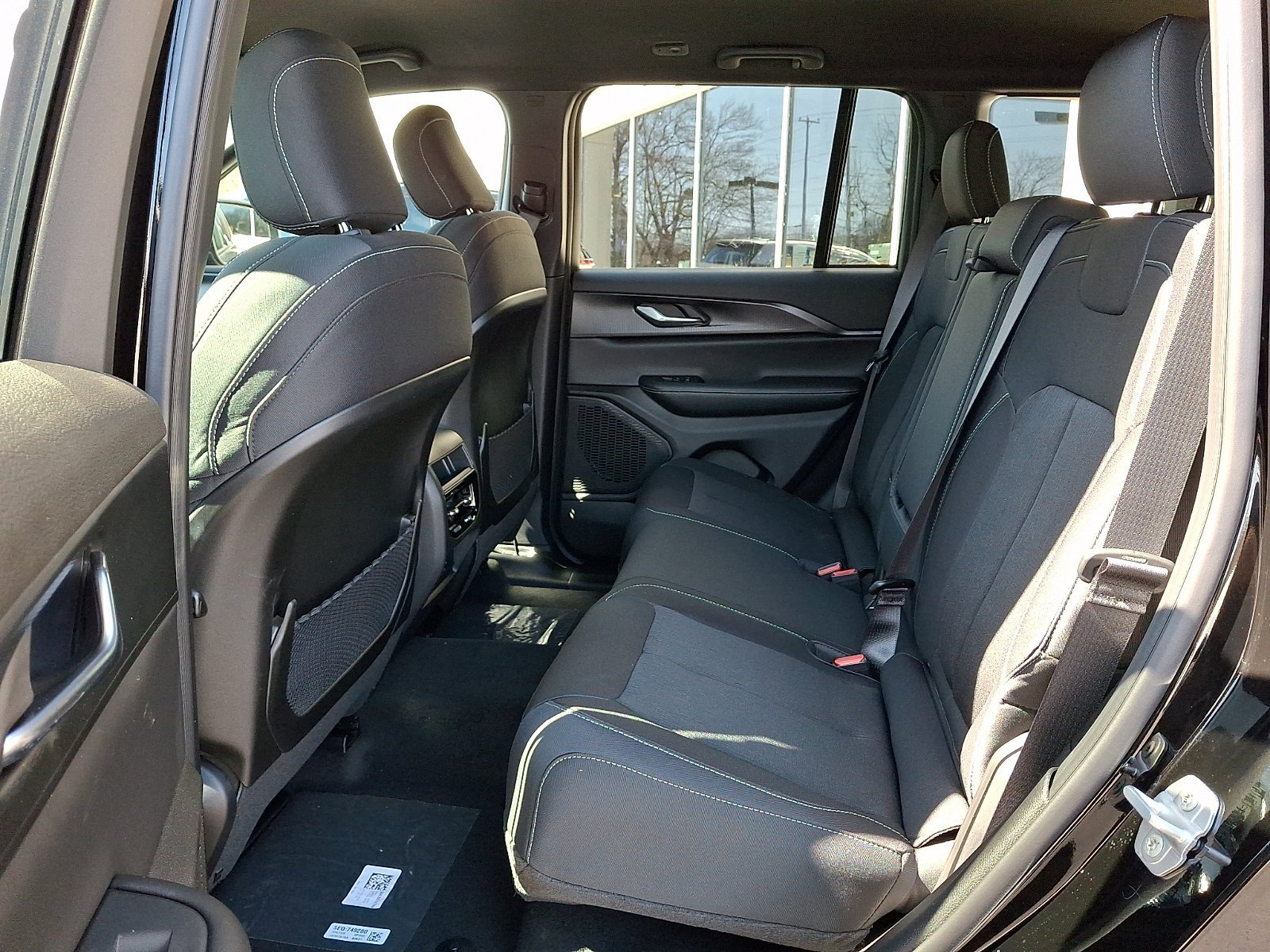 New 2026 Diamond Black Crystal Pearl-Coat Exterior Paint Jeep Laredo image 6