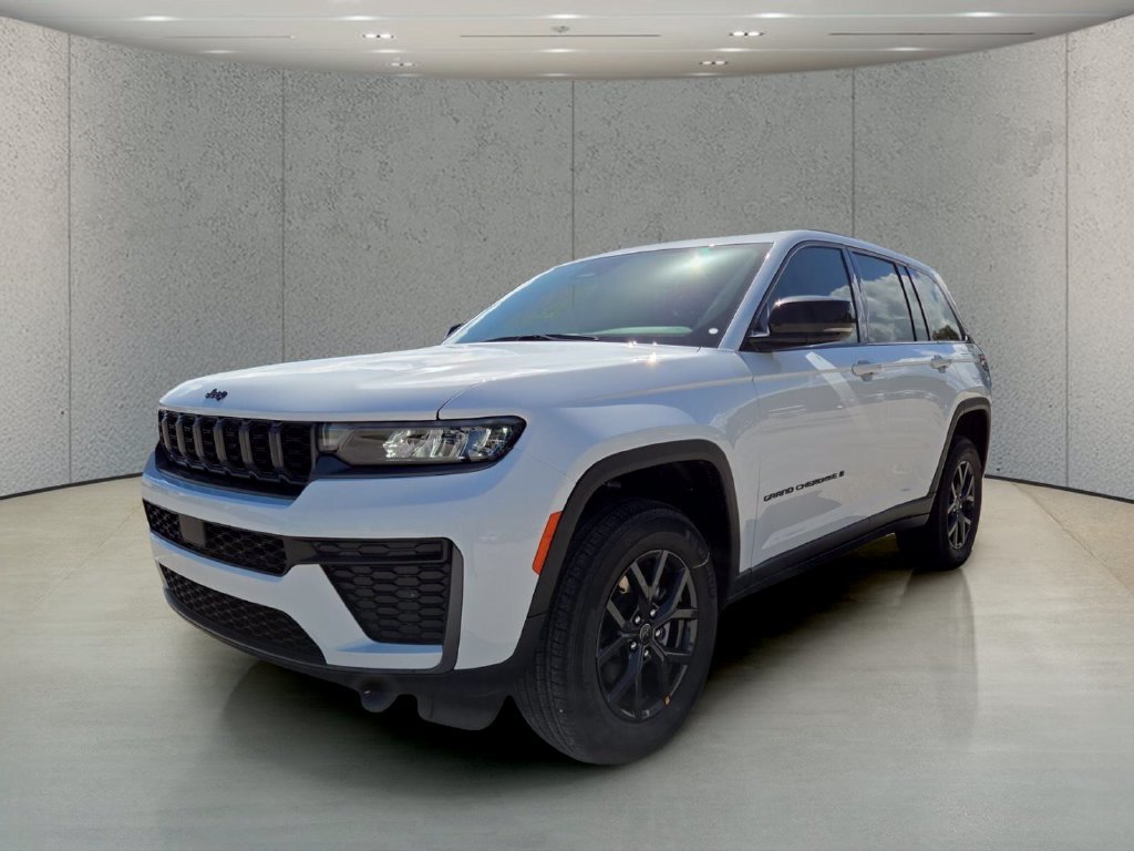 New 2027 Bright White Clear-Coat Paint Jeep Laredo Altitude image 12