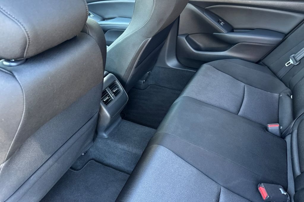 Used 2018 Platinum White Pearl Honda EX image 14