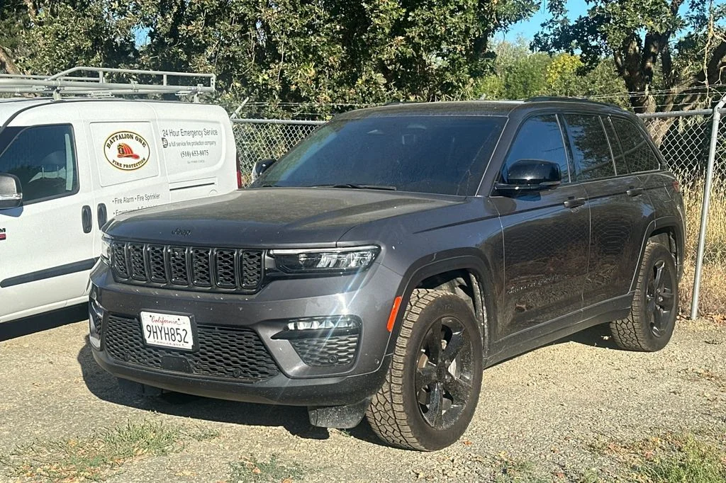 Used 2023 Gray Metallic Jeep Limited image 6