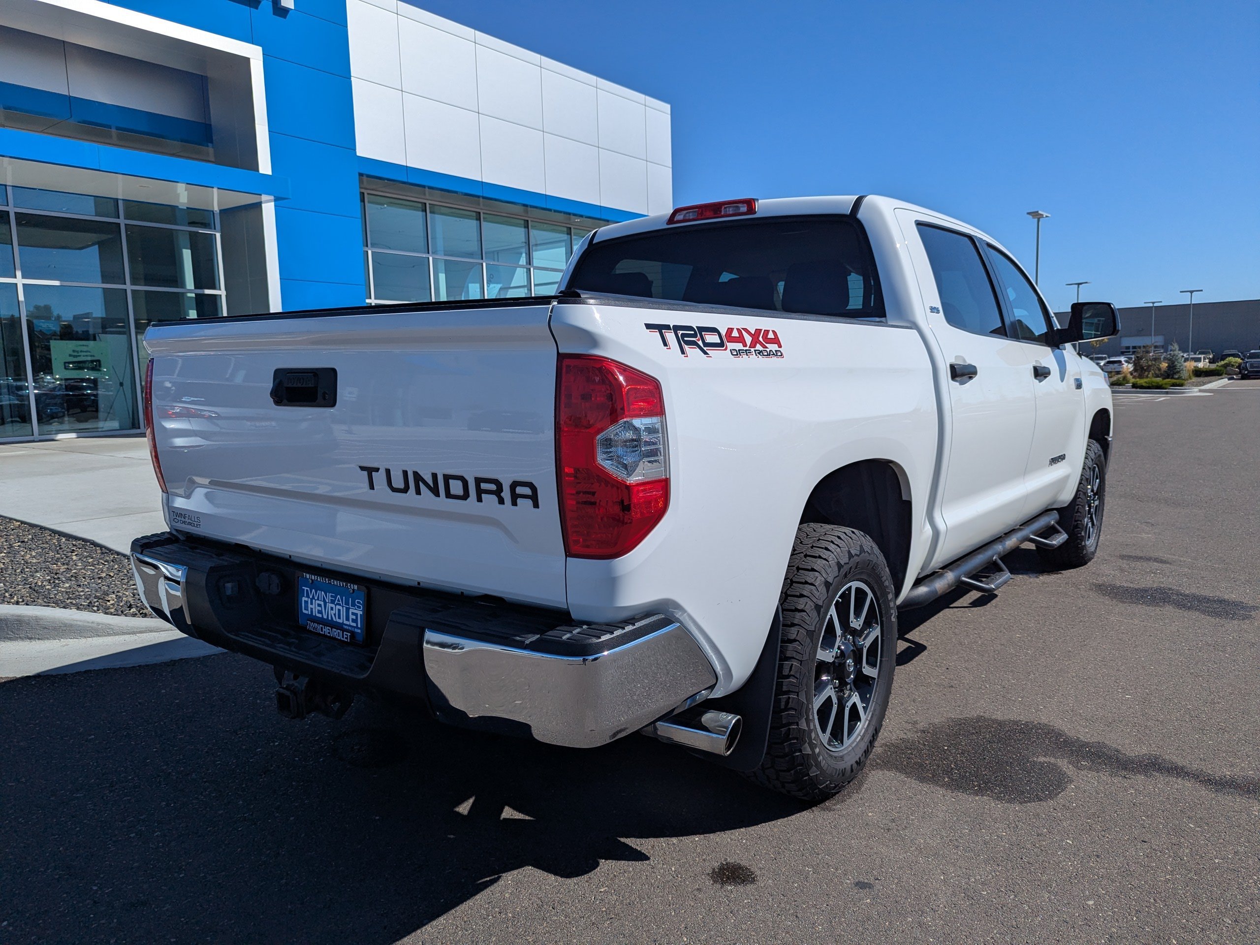 Used 2018 White Toyota SR5 image 32