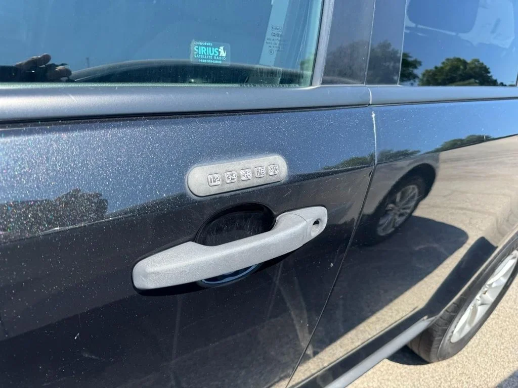 Used 2013 Tuxedo Black Metallic Ford SE image 4