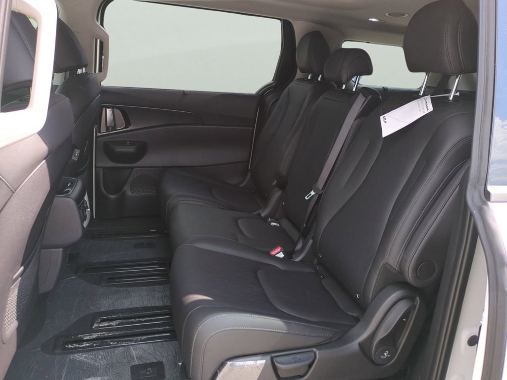 New 2026 Snow White Pearl Kia SX image 17