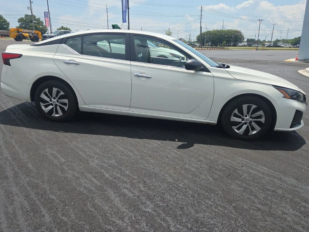 Used 2025 White Nissan 2.5 S image 15