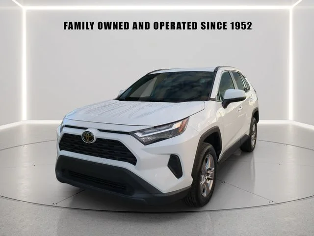 Used 2022 White Toyota XLE image 2