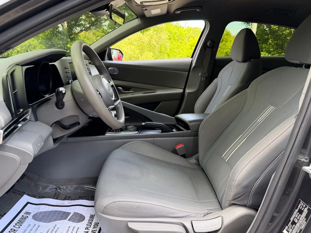 Used 2023 Gray Hyundai SEL image 11