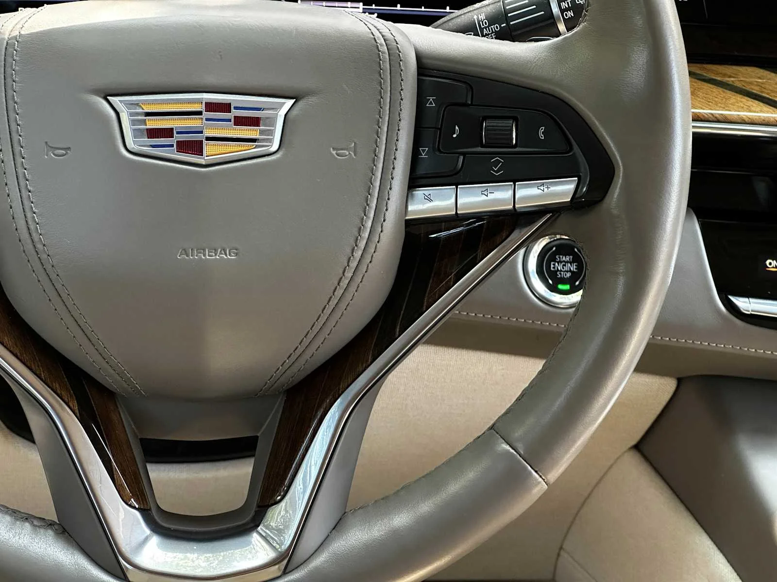Used 2023 Crystal White Tricoat Cadillac Premium Luxury Platinum image 22