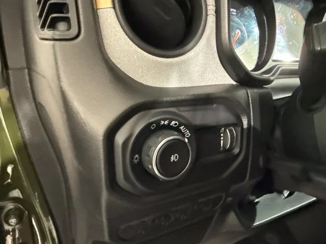 Used 2024 Green Jeep Sport S image 18
