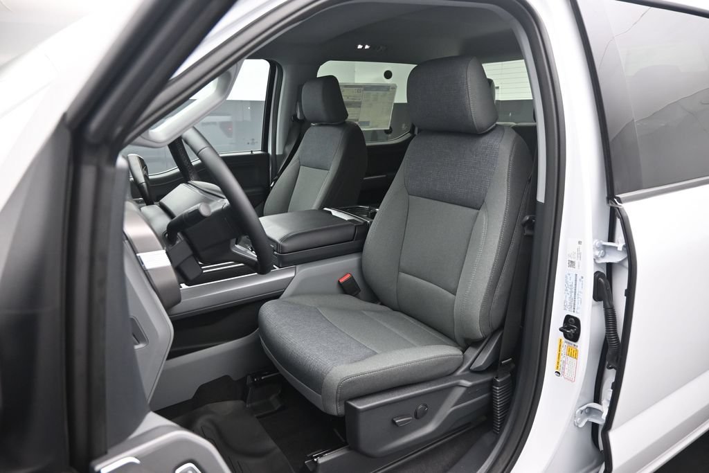 New 2026 Oxford White Ford XLT image 8