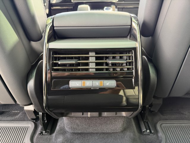 Used 2023 Giola Green Metallic Land Rover SE image 19