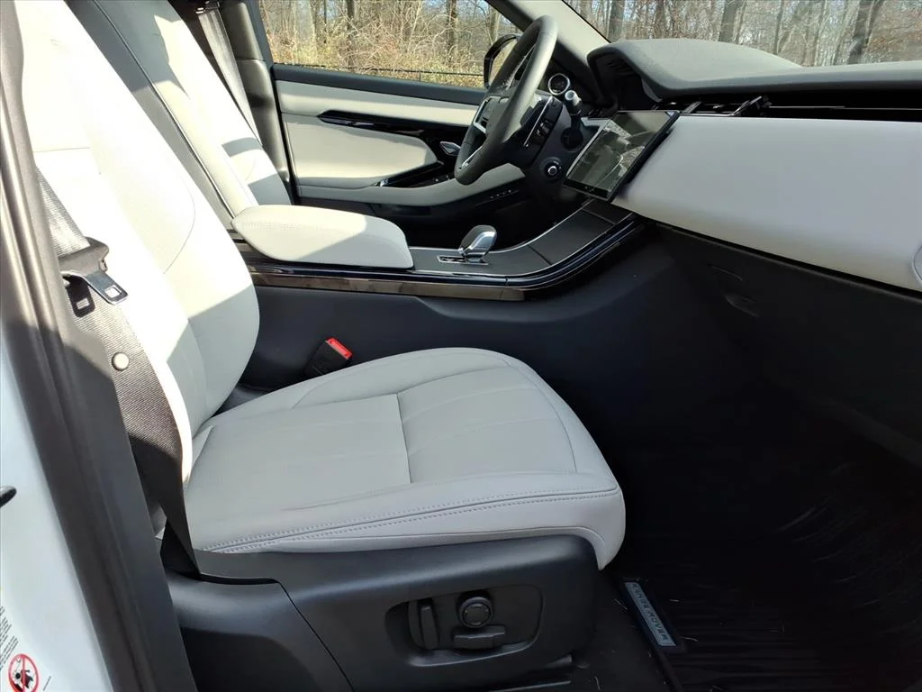 Used 2026 Fuji White Land Rover S image 3