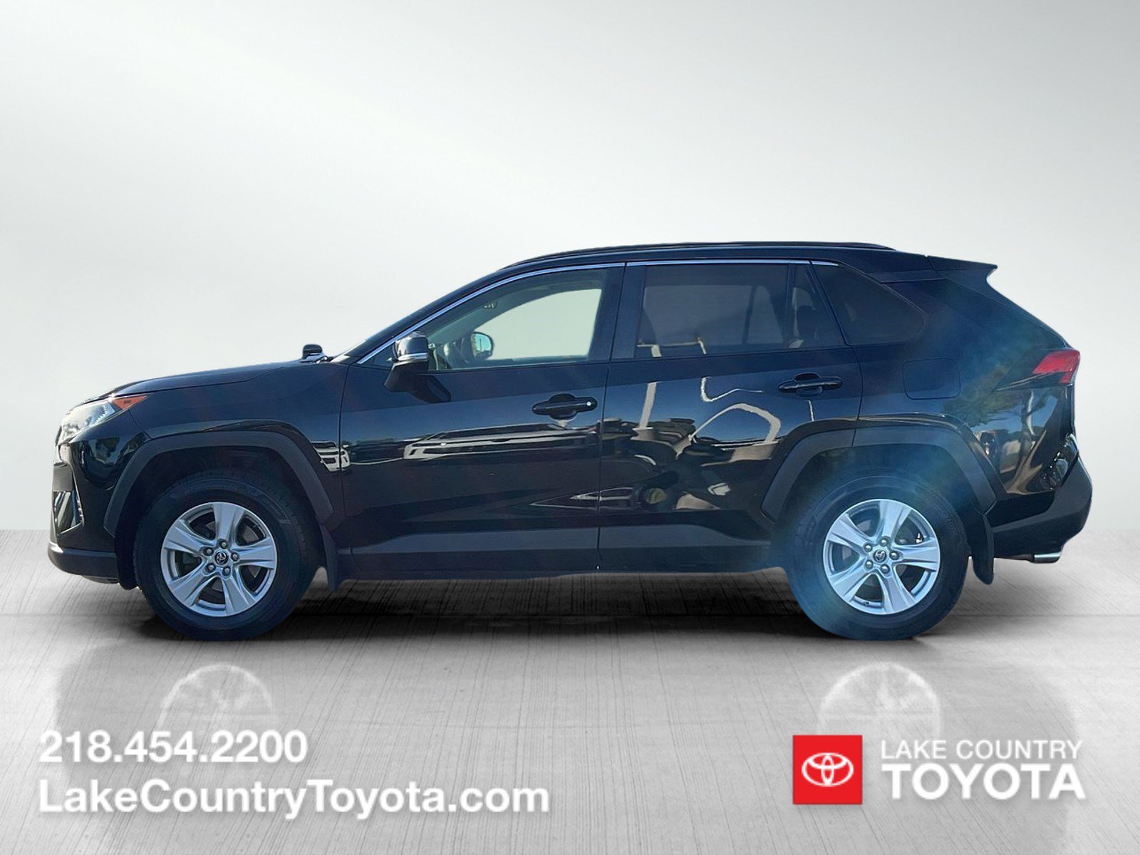 Used 2019 Toyota RAV4 XLE with VIN JTMP1RFV0KD518852 for sale in Brainerd, Minnesota