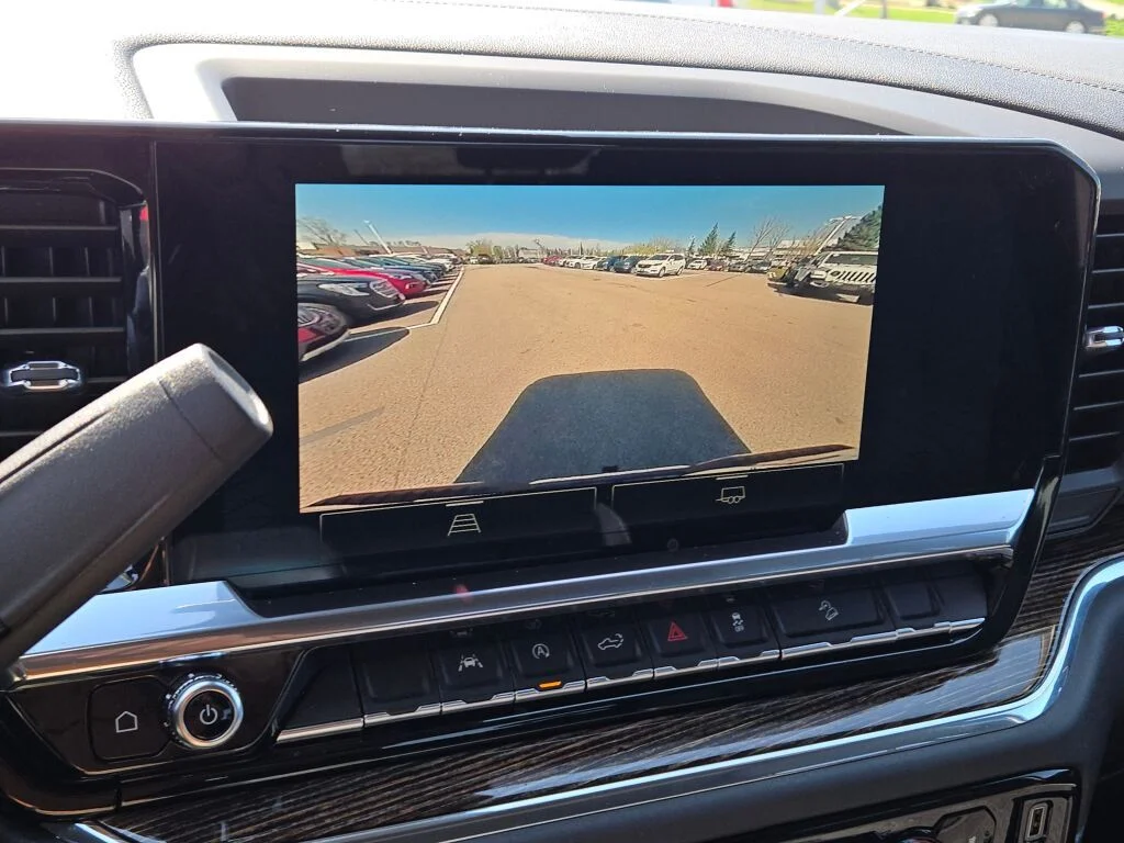 Used 2023 White GMC SLE image 28