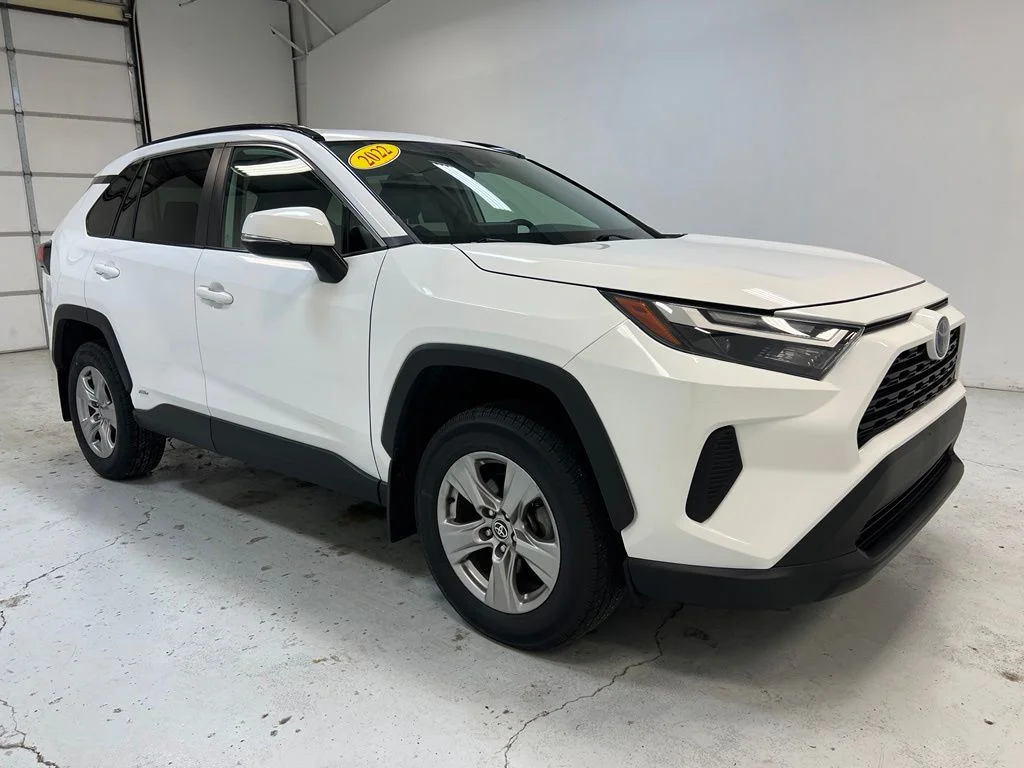 Used 2022 White Toyota XLE image 8