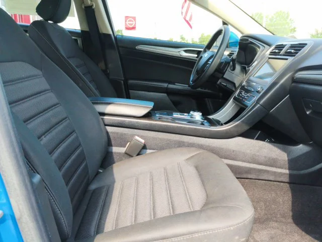 Used 2019 Blue Ford SE image 28