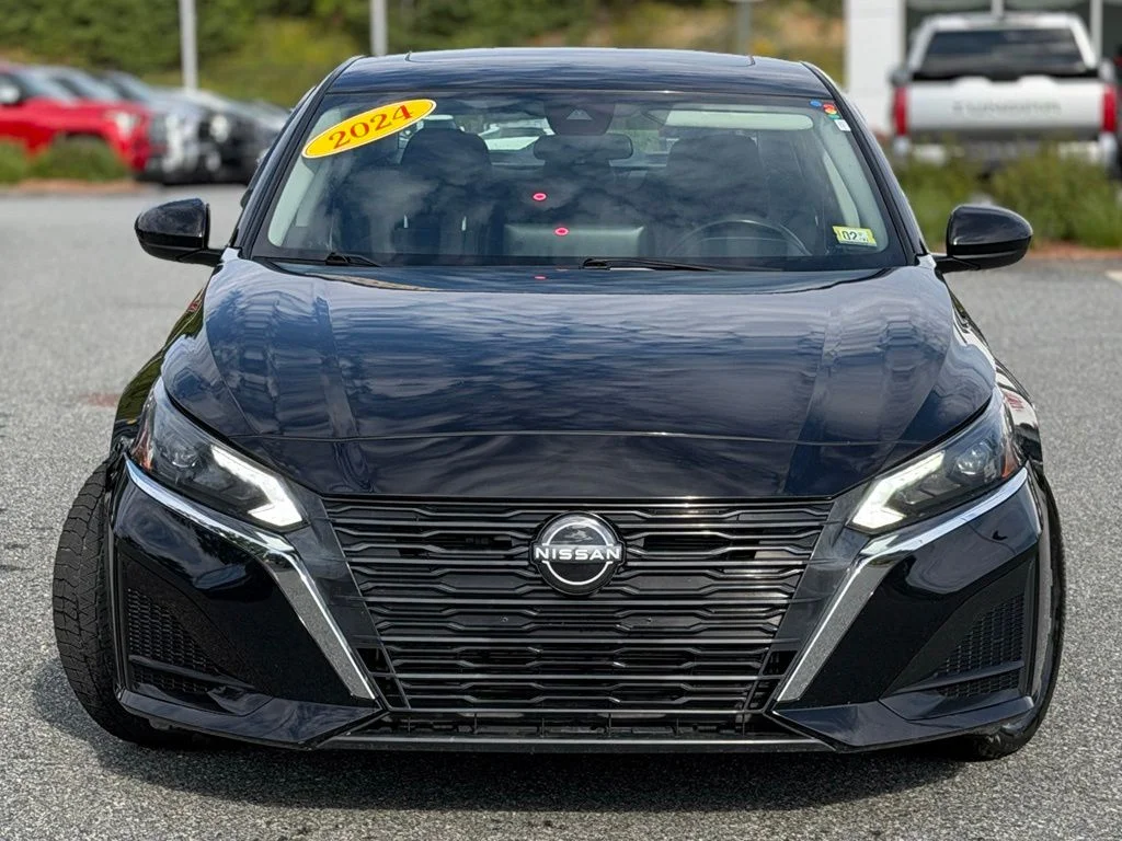 Used 2024 Black Nissan 2.5 SV image 2