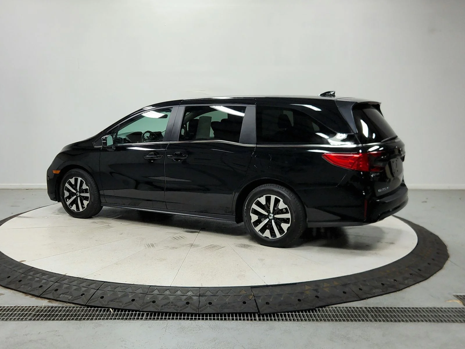 Used 2025  Honda EX-L image 6
