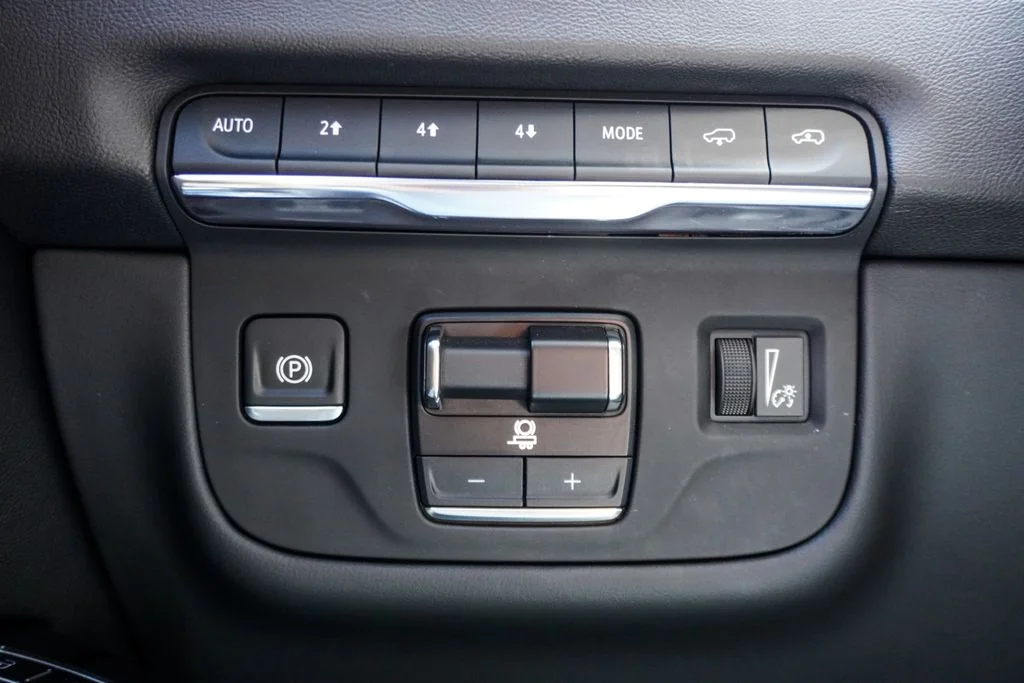 Used 2025 White Cadillac Sport image 25