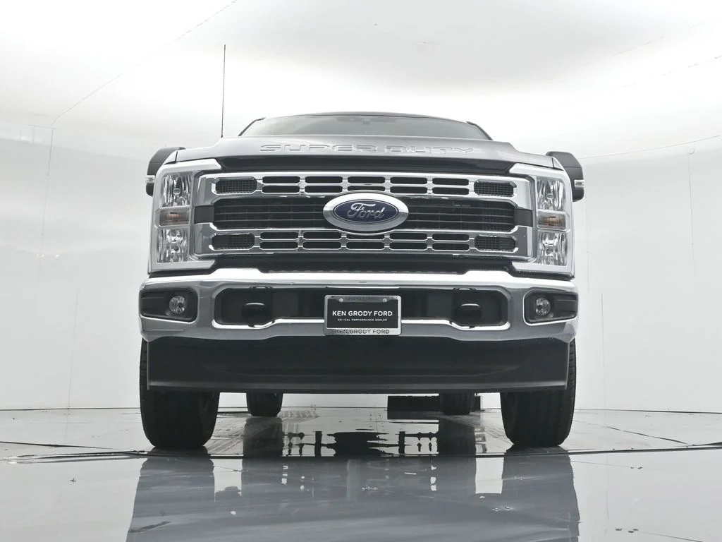 New 2026 Agate Black Metallic Ford XLT image 44
