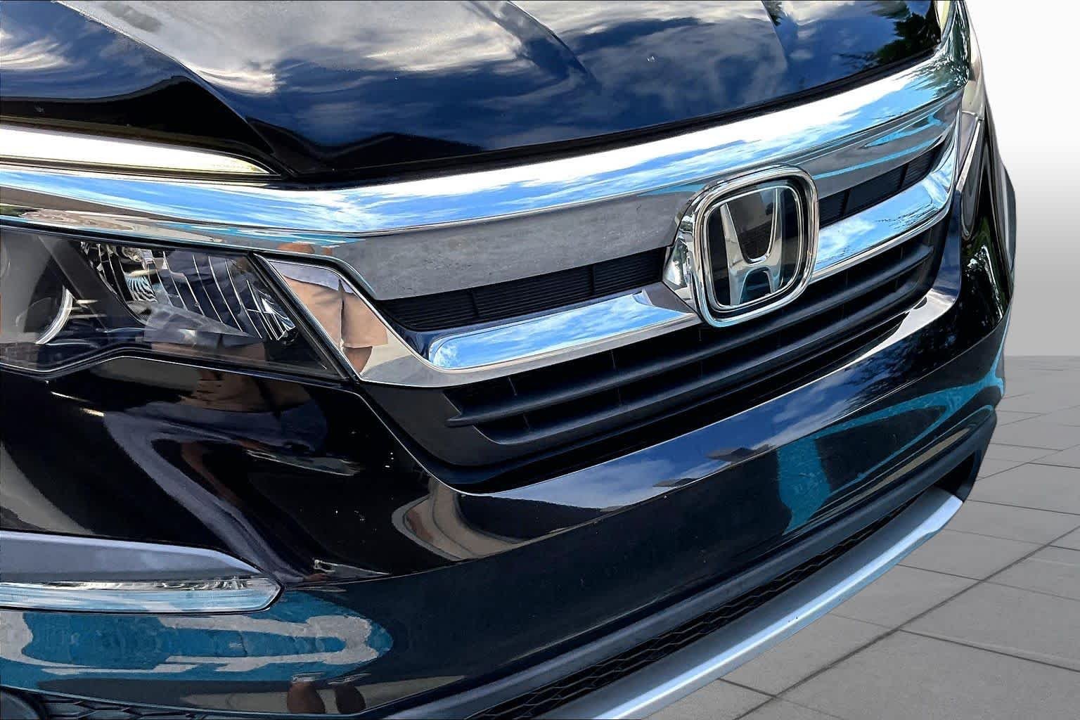 Used 2019 Crystal Black Pearl Honda EX-L image 30