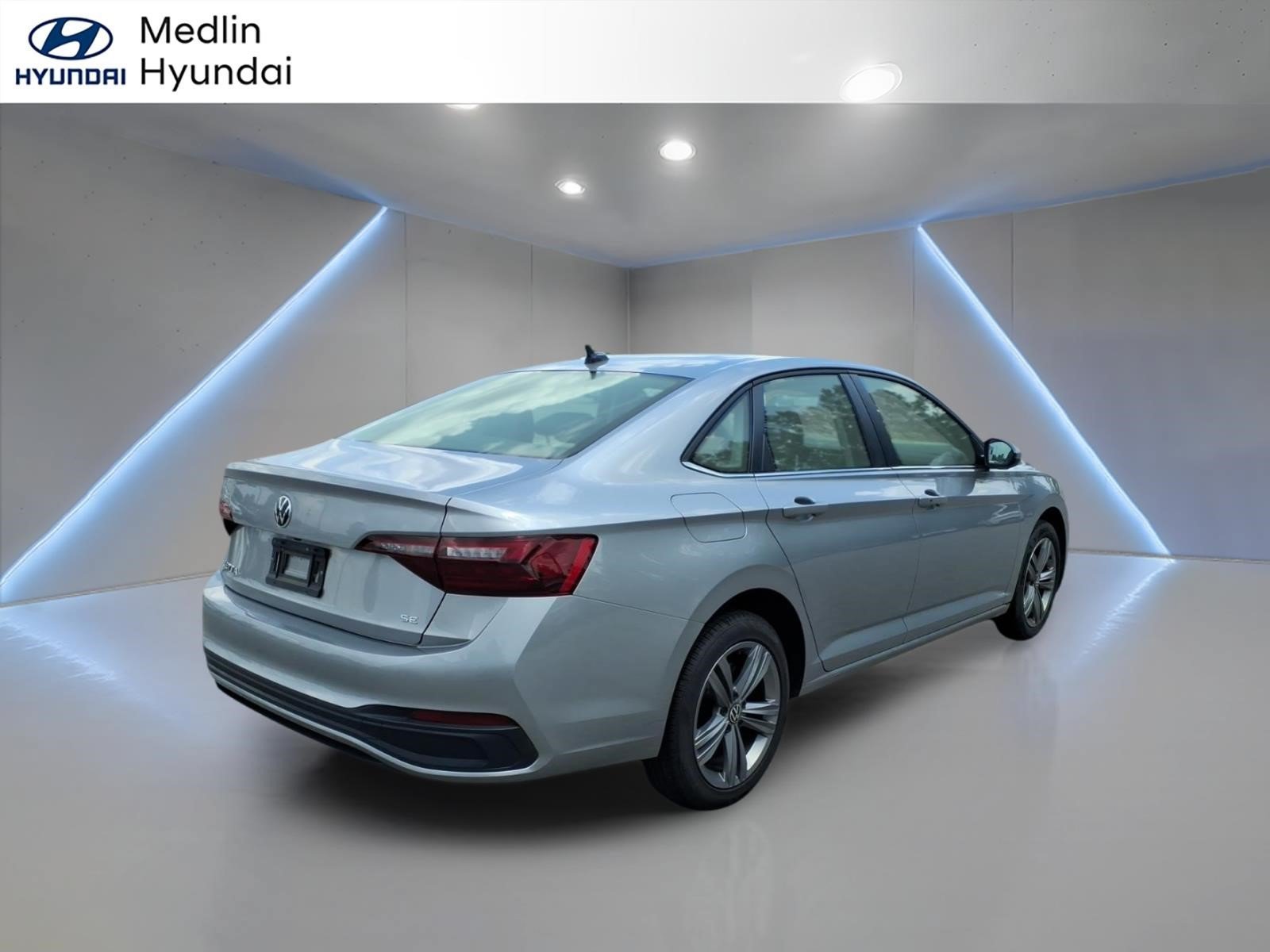 Used 2024 Platinum Gray Metallic Volkswagen SE image 3